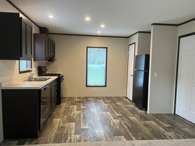 Photo - 359 S Green Meadow St SE