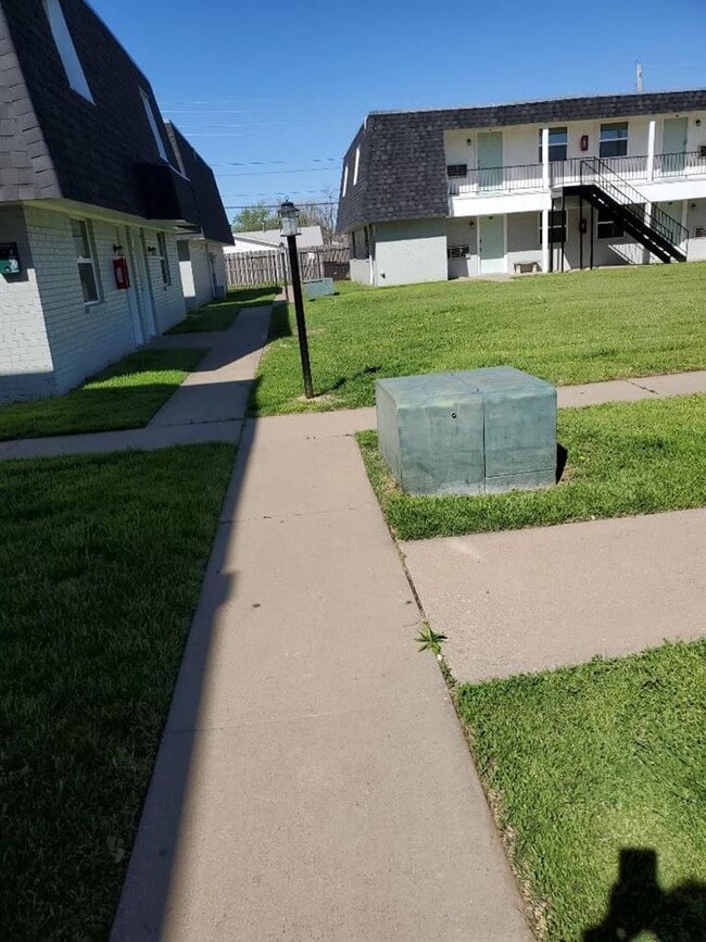 Photo - 2110 NW Lindy Ave