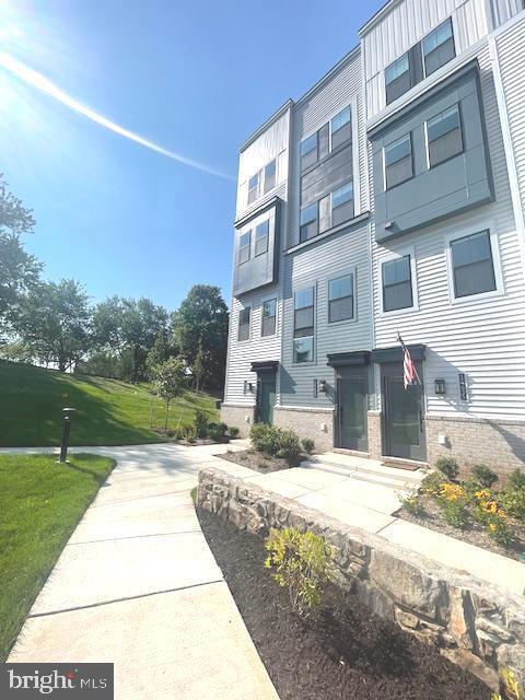 Building Photo - 14431 Gln Mnr Dr