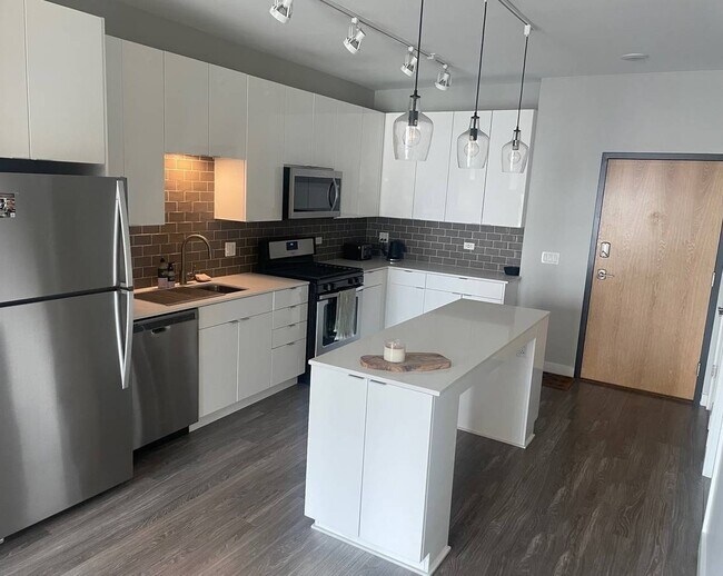 Photo - 833 N Clark St Unidad 2002