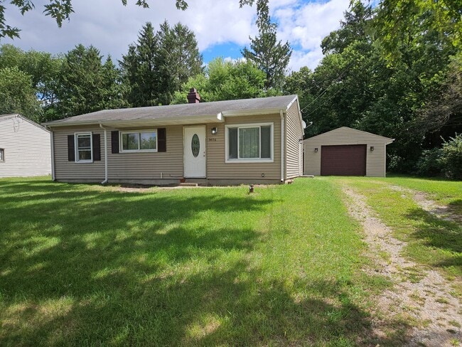 Building Photo - 3 bed, 1 bath, fully renovated. Rental