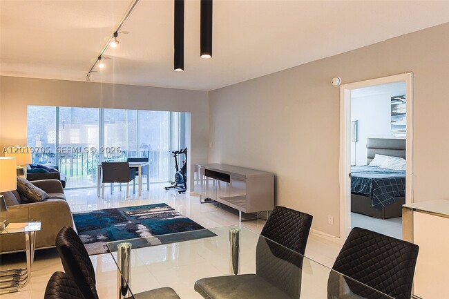 Building Photo - 3200 N Palm Aire Dr Unit 207