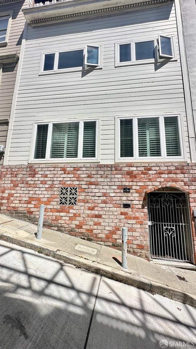 Building Photo - 52 Genoa Pl Rental