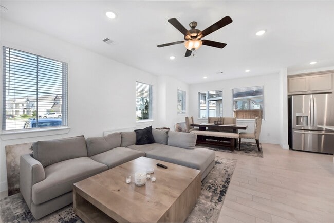 Photo - 10062 Rosette Dr
