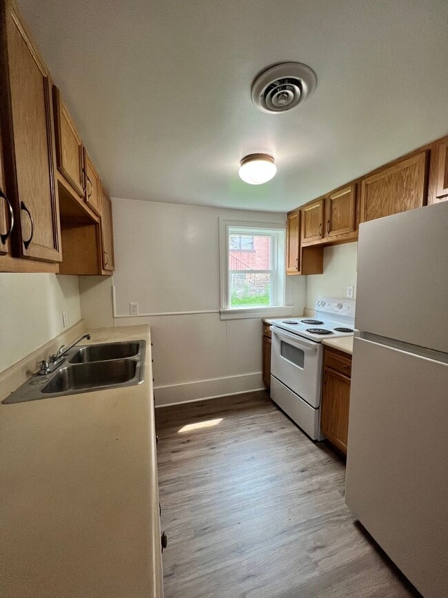 Photo - 119 W Market St Unit 5