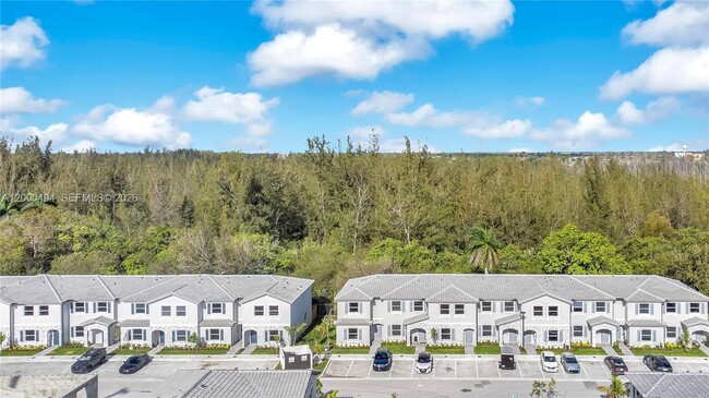 Building Photo - 250 10th Ct