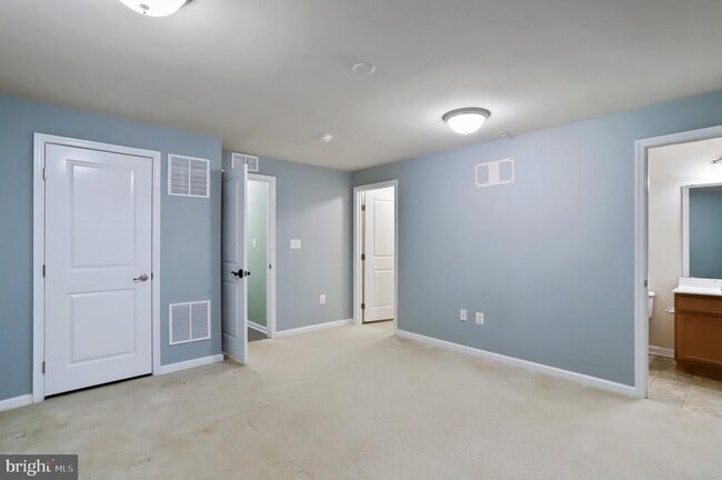 Photo - 8079 Locust Mill St