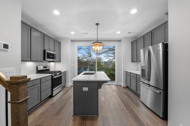 Photo - 644 W End Dr