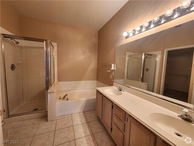 Building Photo - 2925 Wigwam Pkwy Unit 1612 Rental