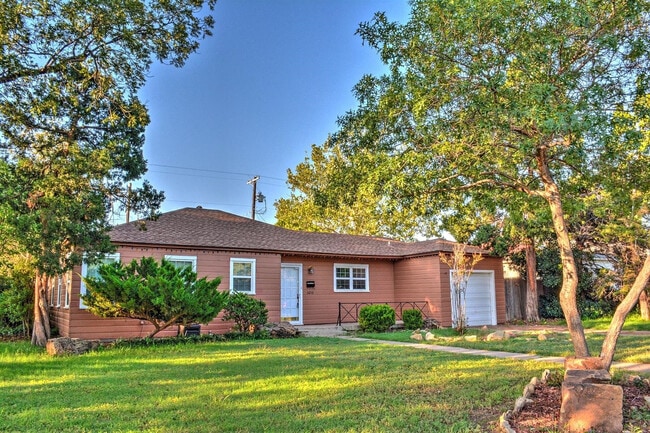 Building Photo - 3213 26th St