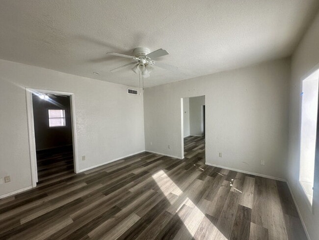 Photo - 495 N Phoenix St