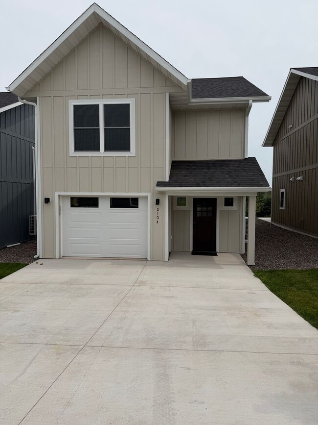 Building Photo - Available Now Brand New Build 3 Bed 2.5 Bathrooms