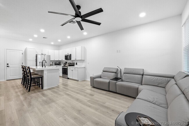 4178 Longwood Lake Sq