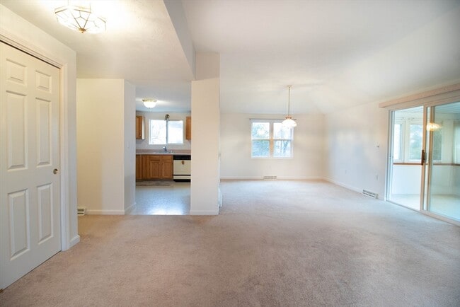 Photo - 59 Brookbend Way E