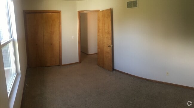 Building Photo - 2509 Crestline Cir Rental