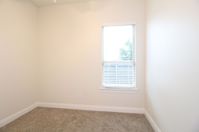 Photo - 7401 Hawthorne Wy