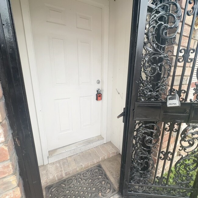 Photo - 6518 S Briar Bayou Dr