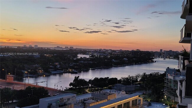 Photo - 6039 Collins Ave Unidad 1535