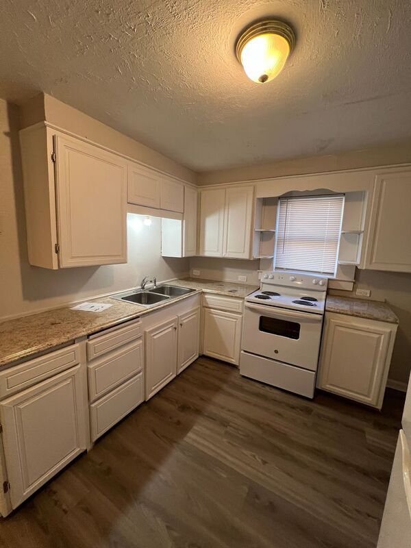 Photo - 1305 Oakley Ave