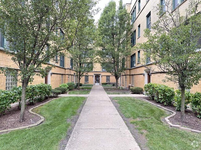Building Photo - 2338 N Spaulding Ave Unit A2 Rental