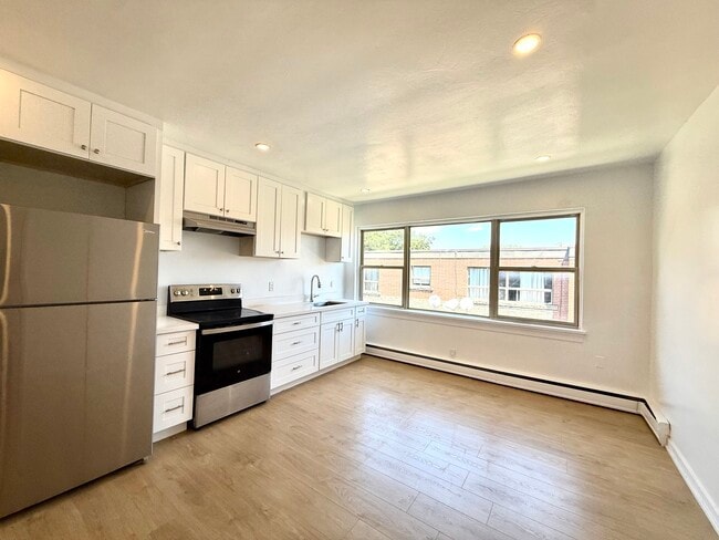 Building Photo - 169 Park Row S Unit 8