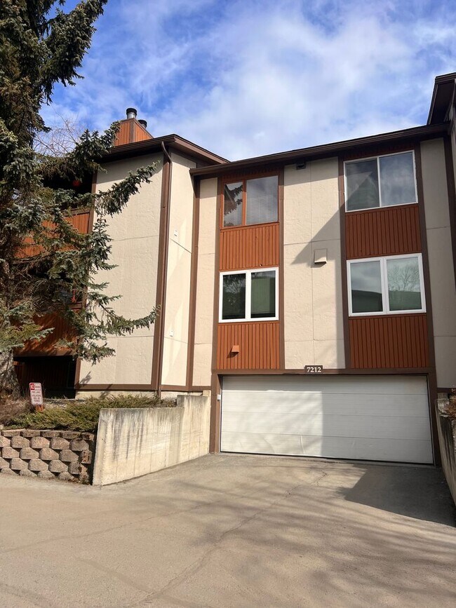 Top floor Condo in desirable area - Top floor Condo in desirable area