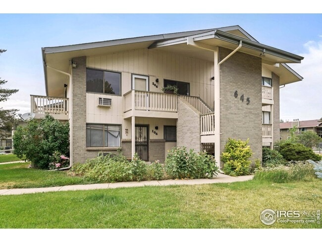 Photo - 645 Manhattan Pl