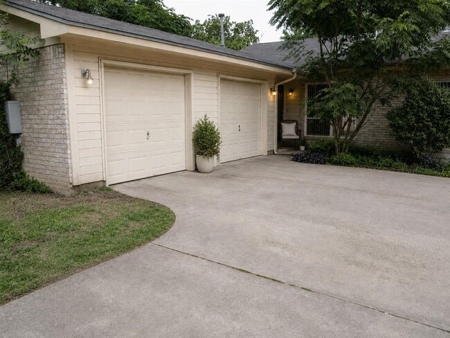 Building Photo - 902 Quartz Ct