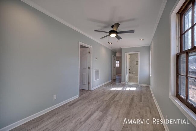 Photo - 3541 Zeno St