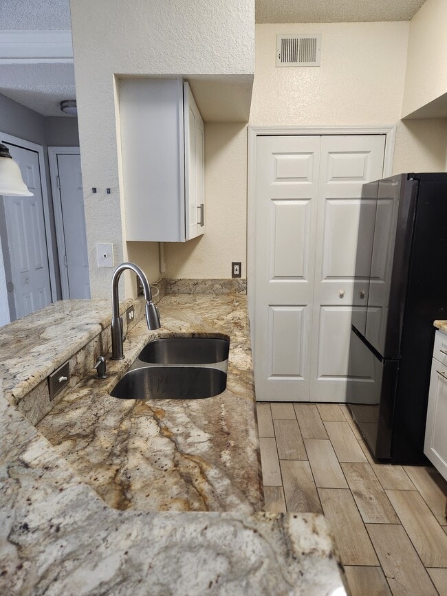 Kitchen - 13003 Plantation Park Cir Unit 13210