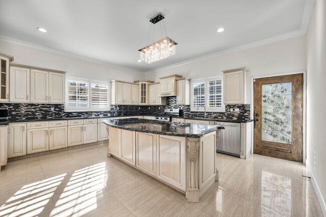 Building Photo - 6223 Simpson Ave