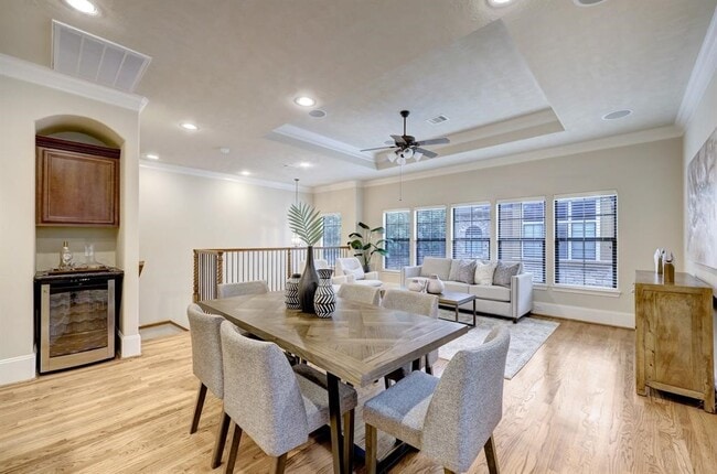 Building Photo - 1308 Studer St