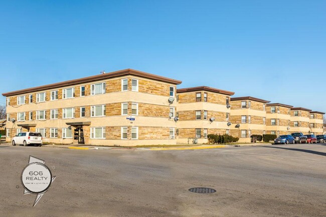 Bright and Sunny Cicero Apts Available! - Bright and Sunny Cicero Apts Available! Unit 3443-6