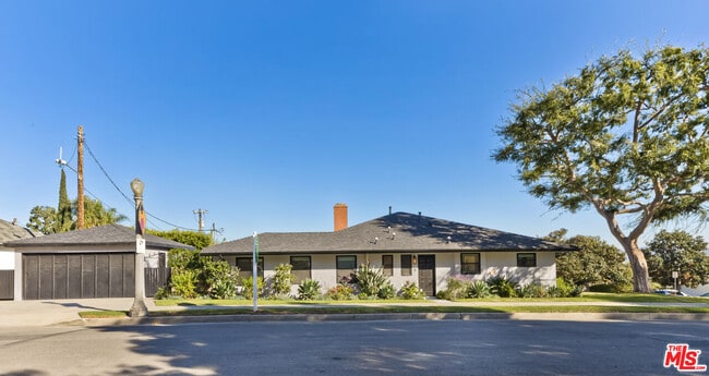 Photo - 9125 David Ave