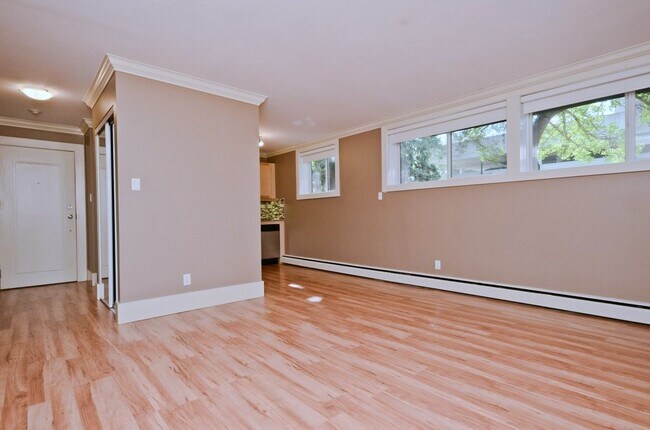 Photo - 10172-10113 113 St Unit 4