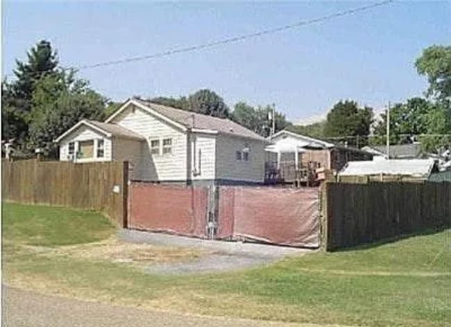 Photo - 406 Clifty St