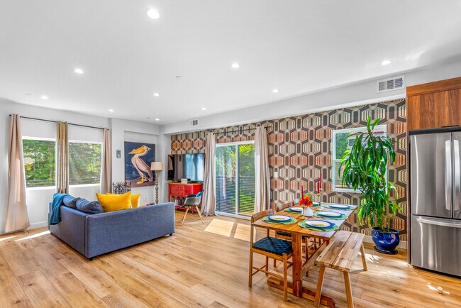 Photo - 14539 Weddington St