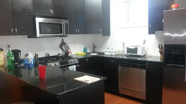 Photo - 93A Hillside St