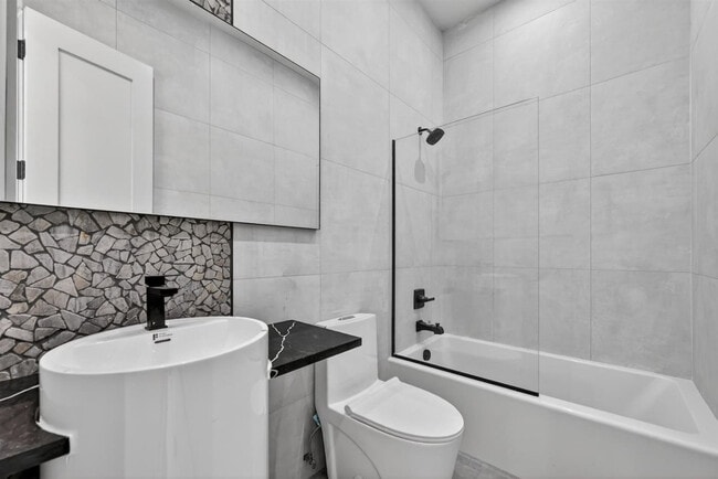 Photo - 443 Clove Rd Unit ID1366355P