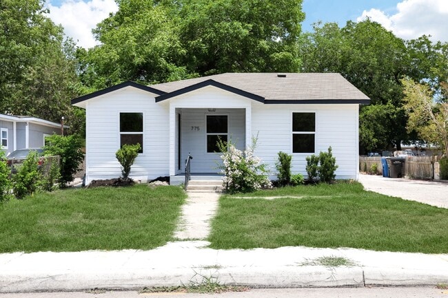 Photo - 775 Yucca St