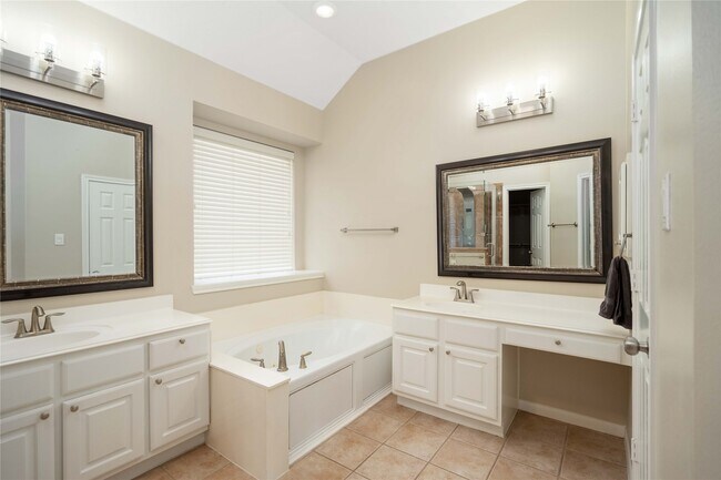 Photo - 707 Lytton Springs Way