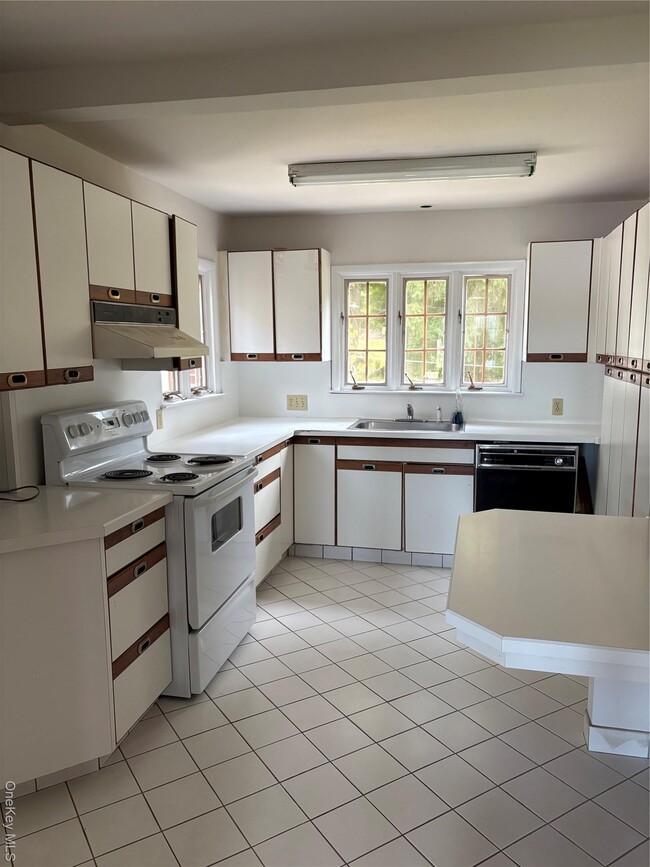 Photo - 660 Wheeler Hill Rd