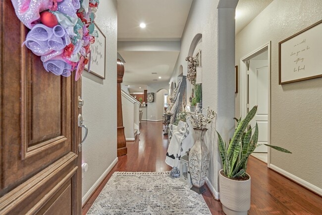 Photo - 204 Forest Peak Way