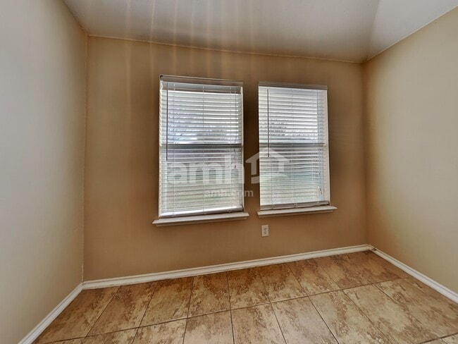 Photo - 2020 Fairview Dr