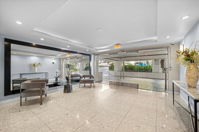 Photo - 8530 Holloway Dr Unidad 306