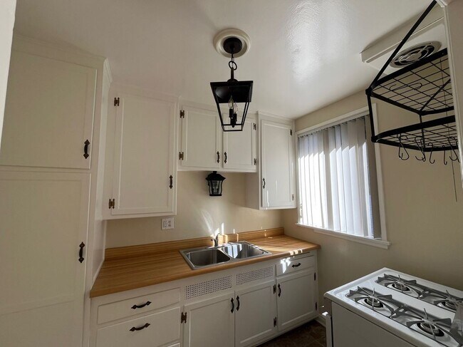 Photo - 126 N Maple St