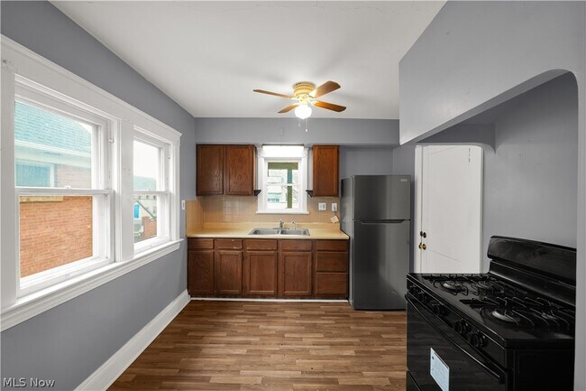 Photo - 16119 Parkgrove Ave Unit 2