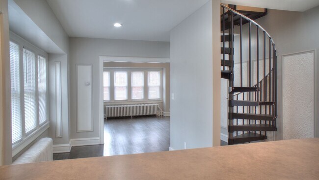 Photo - Murray Upper Flat