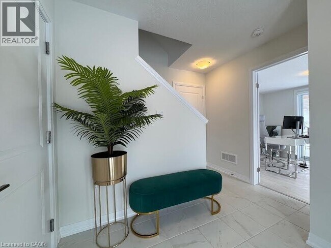 Photo - 21 Urbane Blvd