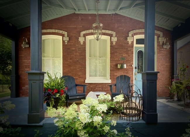 Building Photo - 119-119 Strachan St Unit 1  LOFT